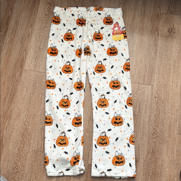 Peanuts Other - New! Snoopy Peanuts by Berkshire white halloween pumpkin fleece pajama pant, M